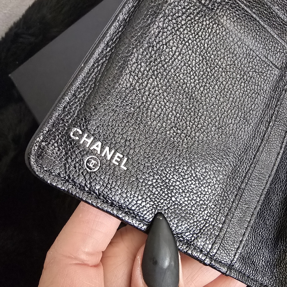 CHANEL Silver Quilted Leather Clutch with CC Logo - Picture 7 of 16